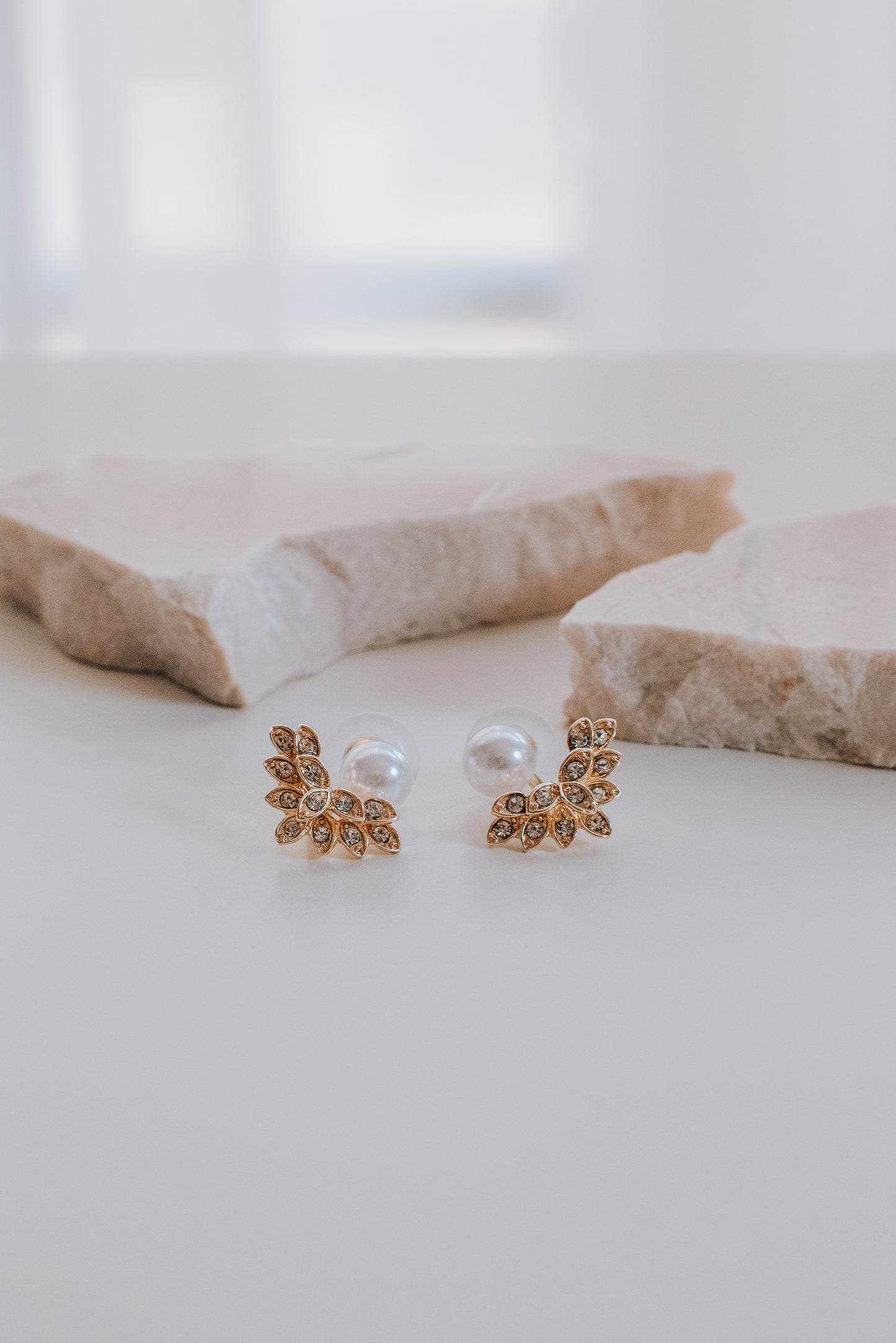 Axelle Pearl Studs