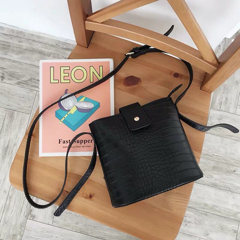 *PREORDER* Axora Weekender Sling Bag (Black)