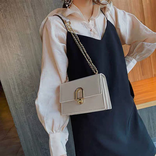 *PREORDER* Magna Shoulder Bag (Cloud White)